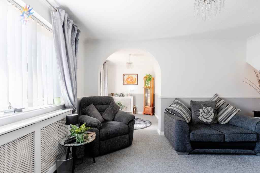 Paddock Close, Bradley Stoke, Bristol photo 4