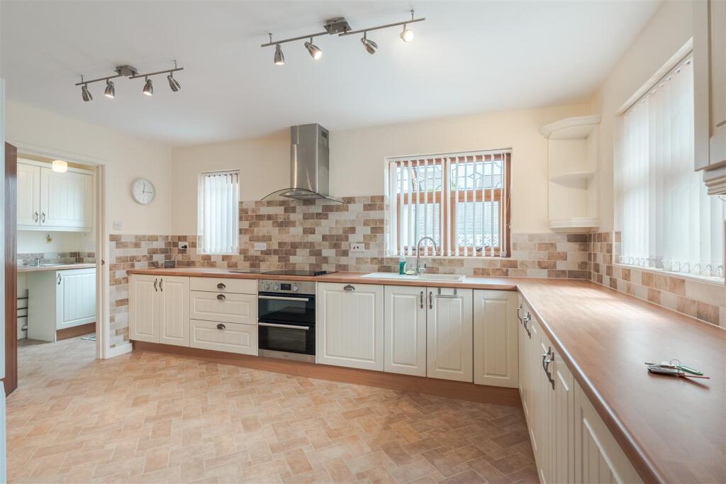 Beckside Road, Dalton-In-Furness photo 4