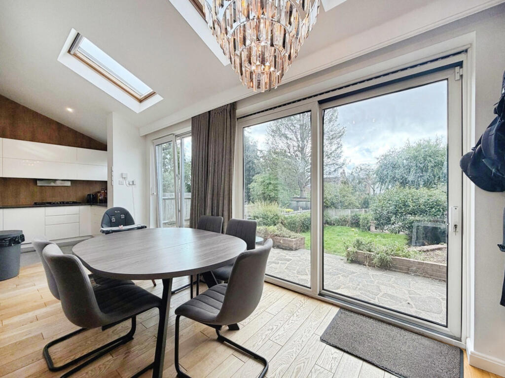 House in London - View 3