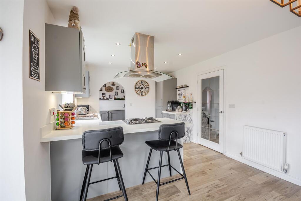 Main image of property: Potters Corner, Forest Town, Mansfield