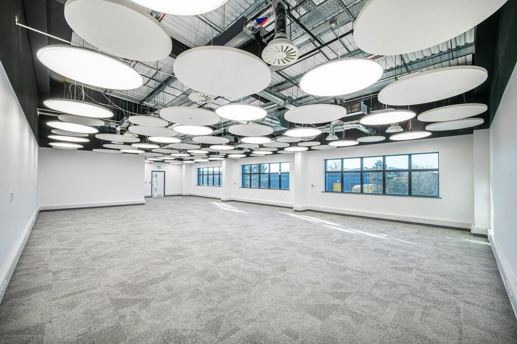 UNIT 1B WATCHMOOR POINT CAMBERLEY_039.jpg