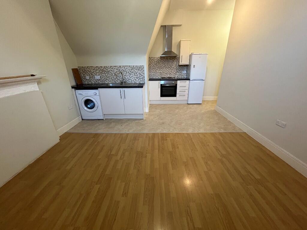 Apartment in Ilford - View 3