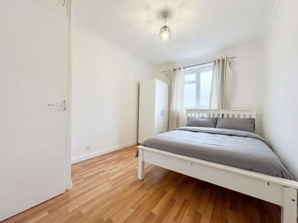 Apartment in London, Queen Caroline Estate, Hammersmith - More