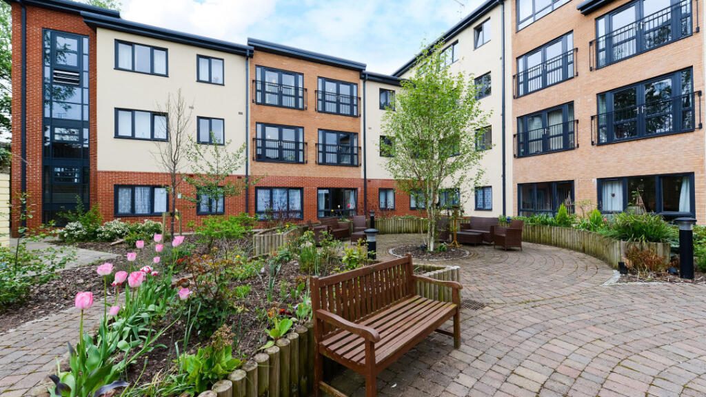 Main image of property: 82 Queensway, Oldbury, B68 0LE
