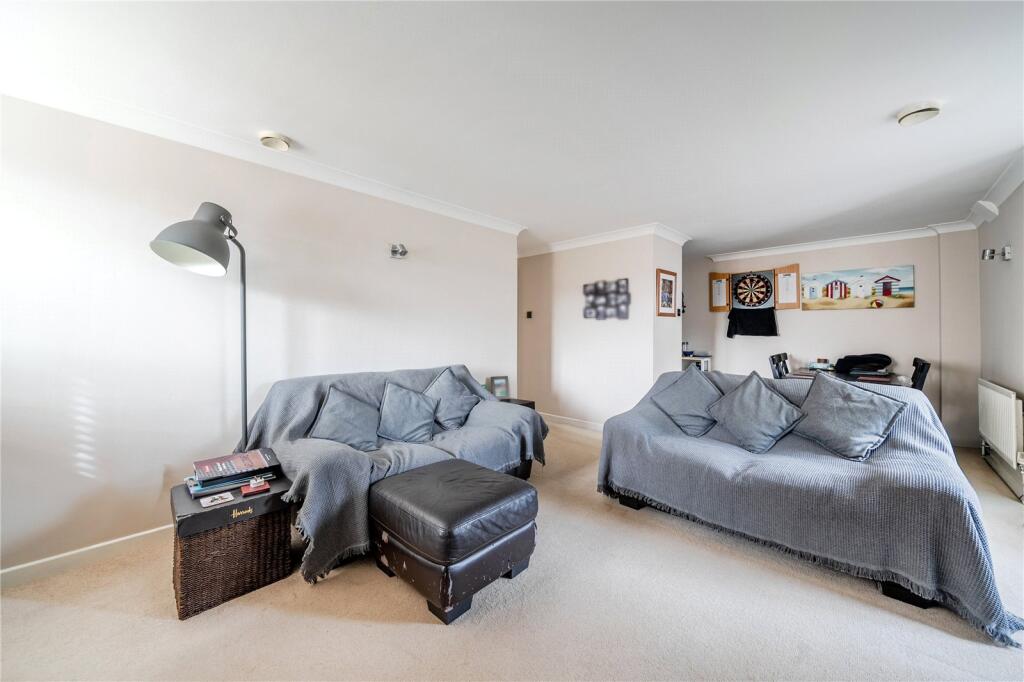 Apartment in Walton-on-Thames, Surrey - View 5