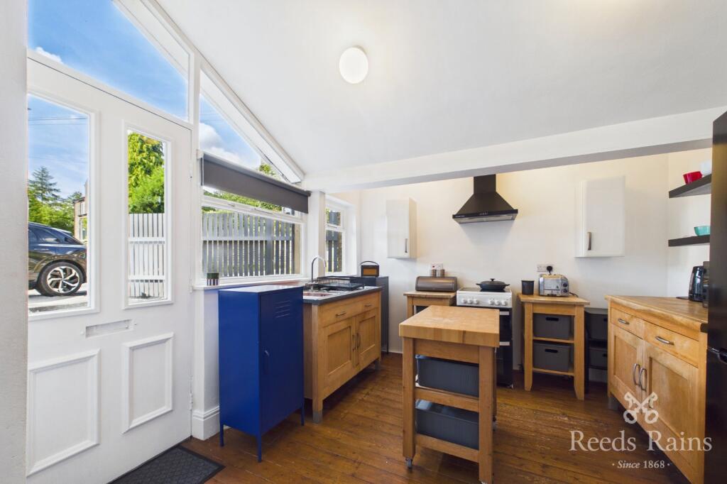 House in Halifax - View 5
