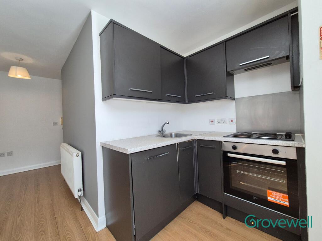 Apartment in Kirklees, Shearing Cross, Hillhouse - View 5