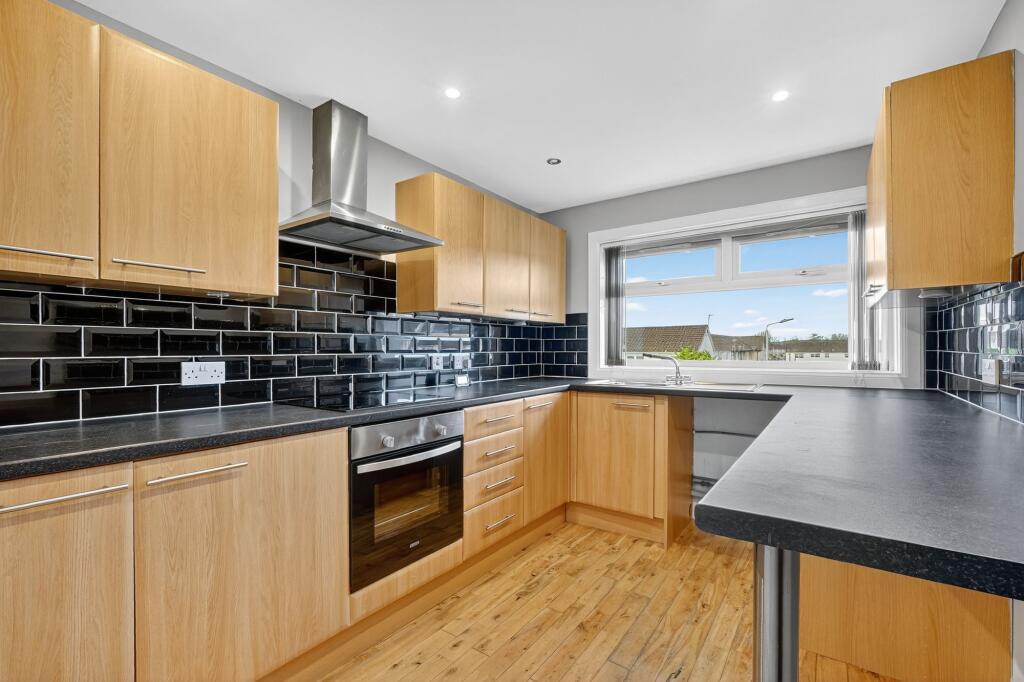 85 Martin Avenue, Irvine, KA12 9NT photo 2