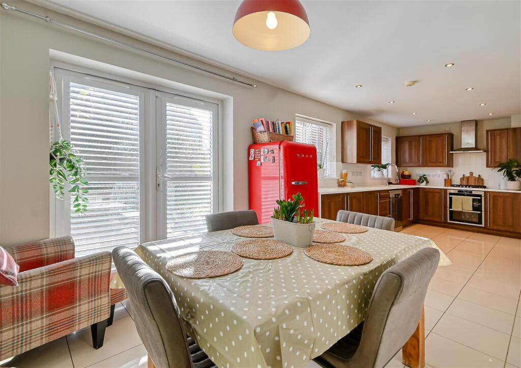 38 Hazledine Way, Bridgnorth photo 2