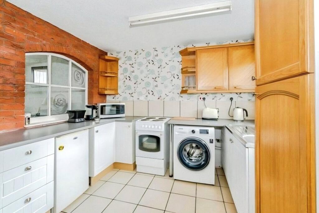 Pyeharps Road, Burbage, Hinckley, Leicestershire, LE10 photo 2