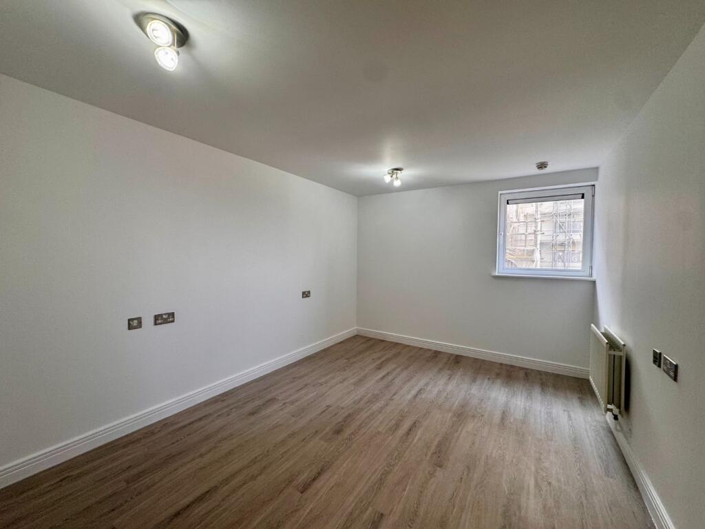 Erebus Drive, Thamesmead, London, SE28 0GE photo 3