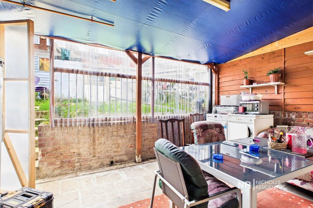 House in London, Tolworth - More