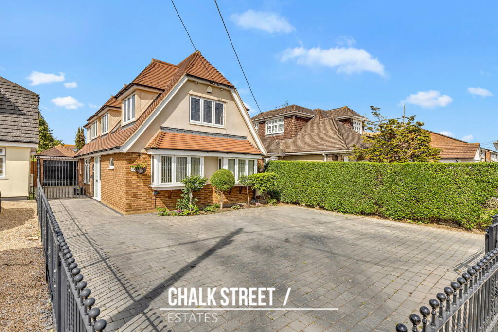 5-bed detached on Briscoe Road, Rainham, RM13, £675,000