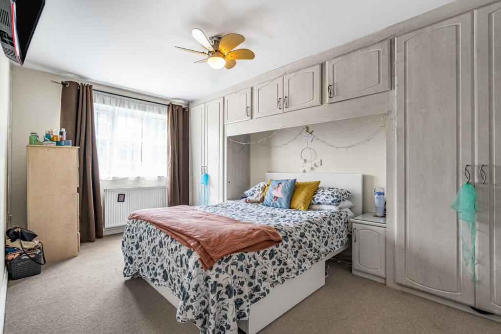 Apartment in Runnymede, Egham Hythe - View 4