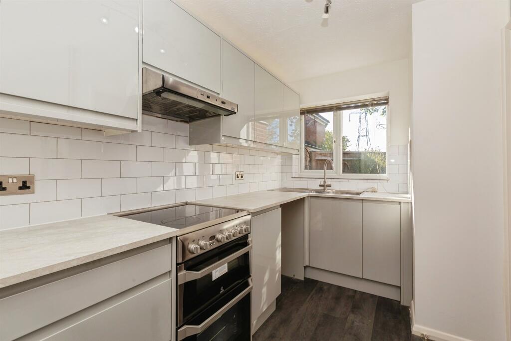 House in Aylesbury, Buckinghamshire - View 2