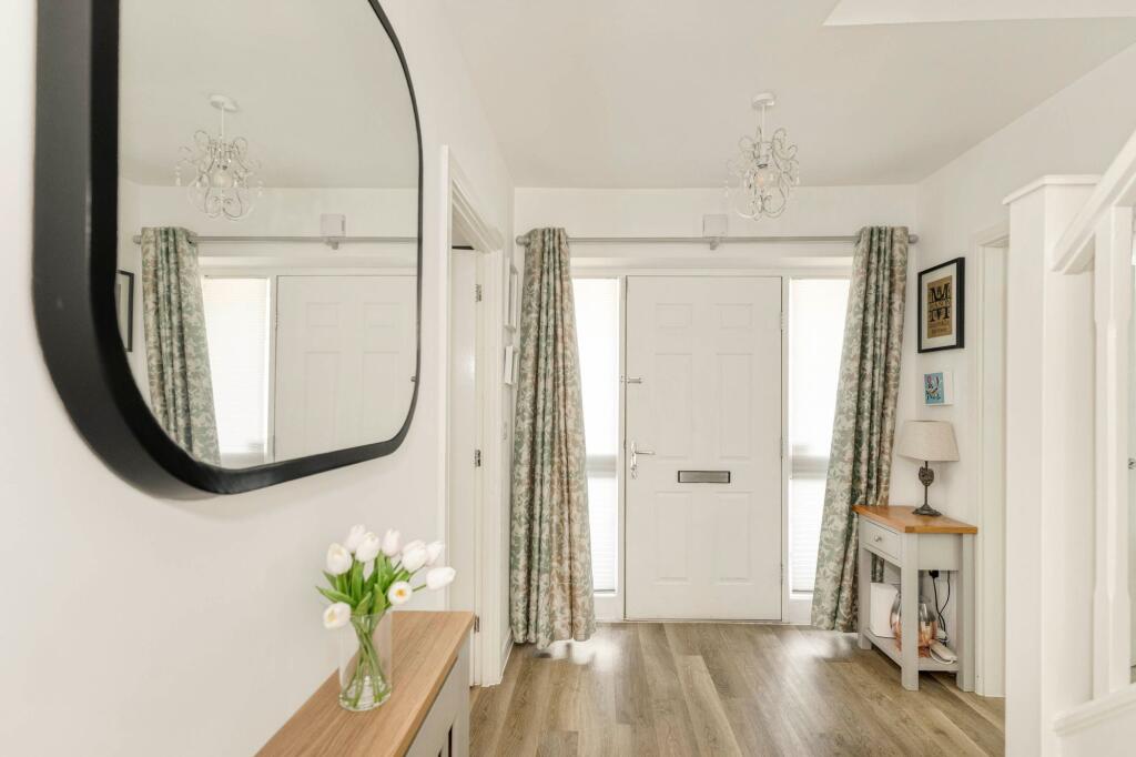 House in Horsham, Solomon's Seal Development, Broadbridge Heath - View 5