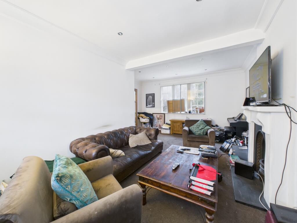 House in Coatbridge, North Lanarkshire - View 4