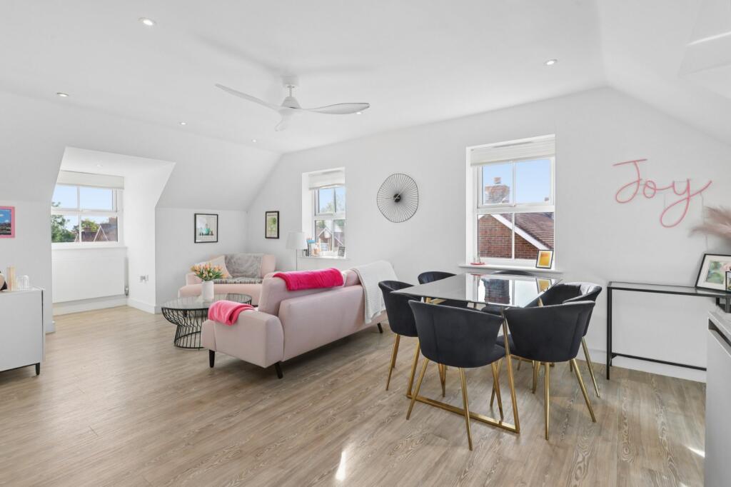 Apartment in Kingston upon Thames - View 5