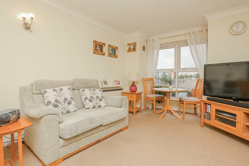 Chamberlaine Court, Spiceball Park Road, Banbury photo 3