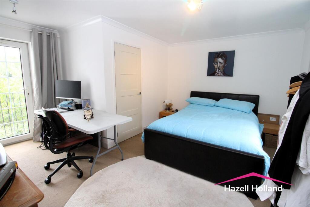 House in Gillingham, Medway - View 5