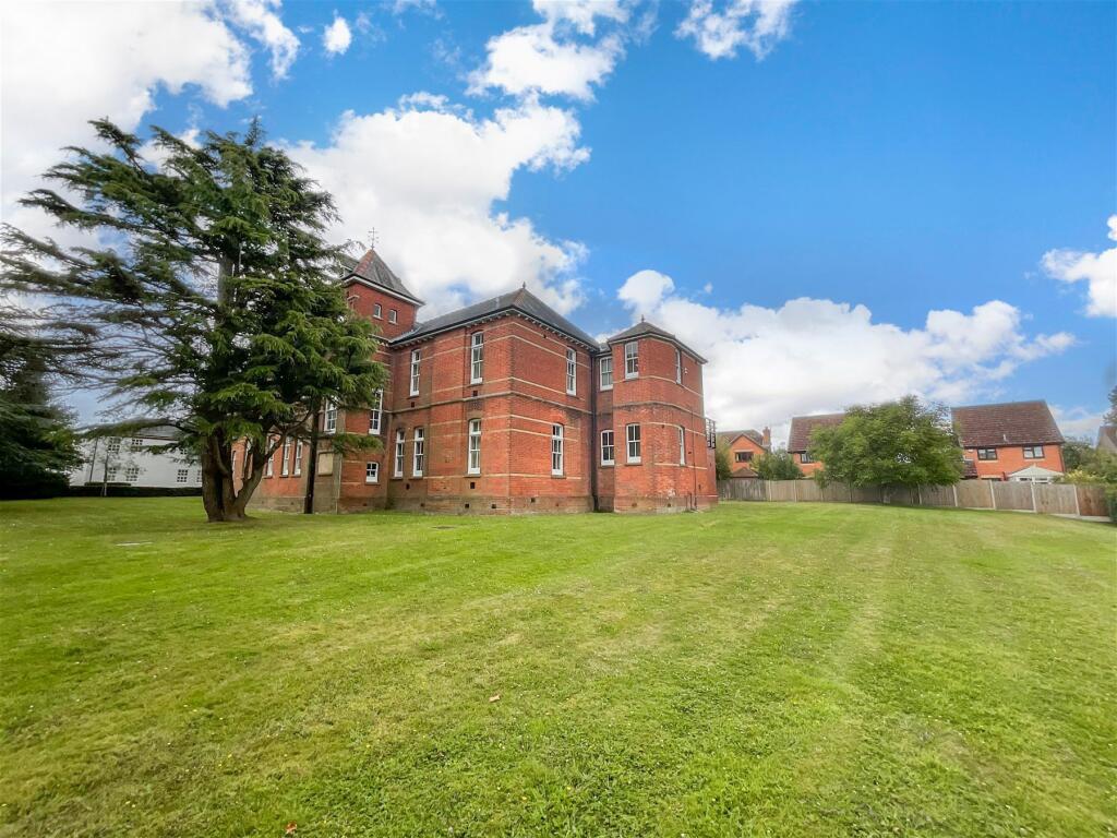 Main image of property: Oak Tree Way, Horsham, West Sussex