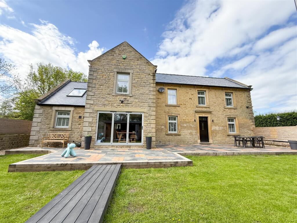 Main image of property: Skew Hill, Grenoside, S35