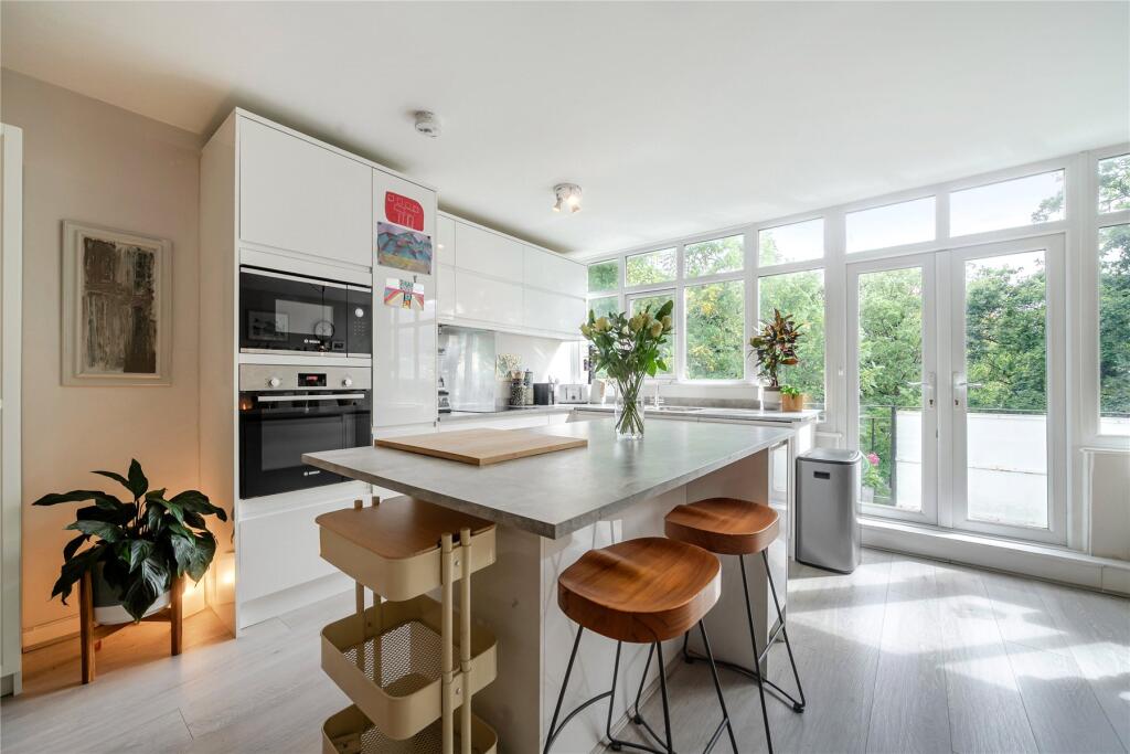 Apartment in Bromley - More