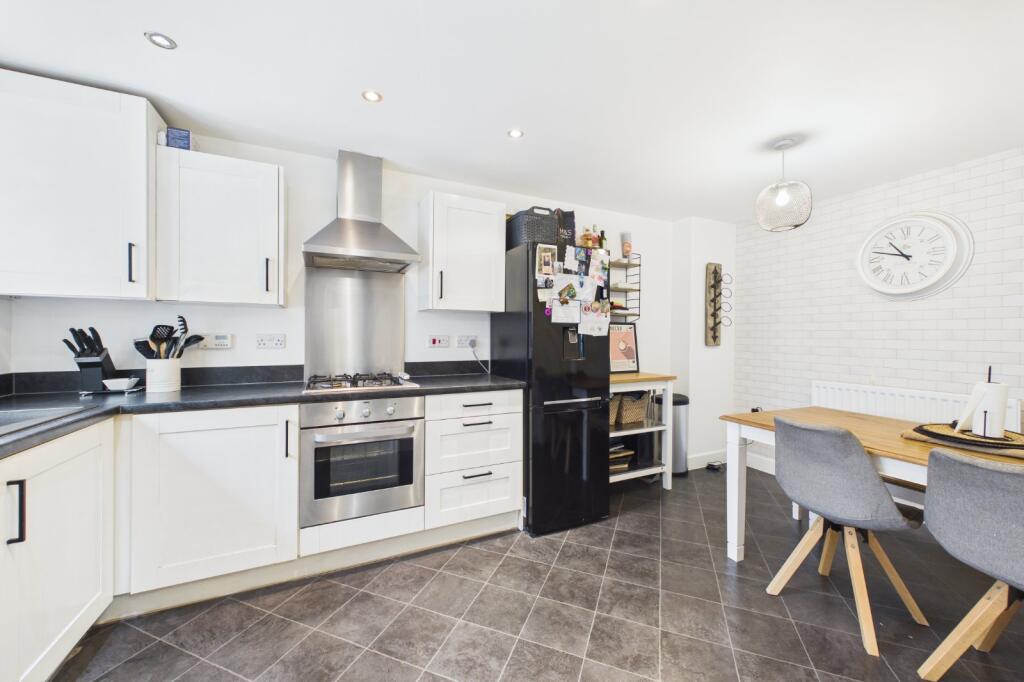 House in Wokingham - View 5