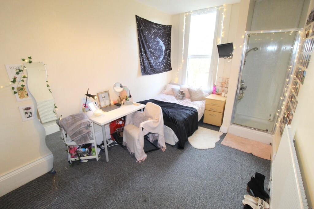 House in Leeds, Headingley Hill, Headingley - View 3