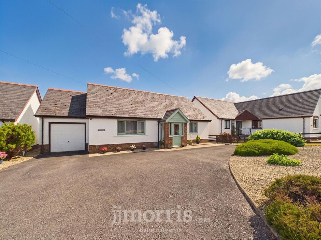 Main image of property: Lon Yr Ysgol, Blaenporth, SA43