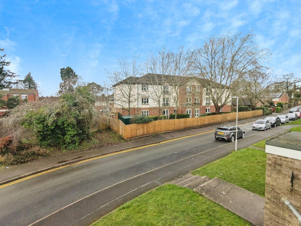 Apartment in Reading - View 4