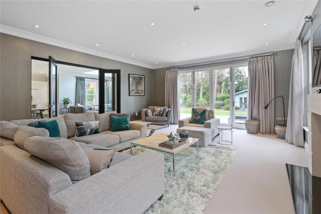 House in Walton-on-Thames, Surrey - View 4