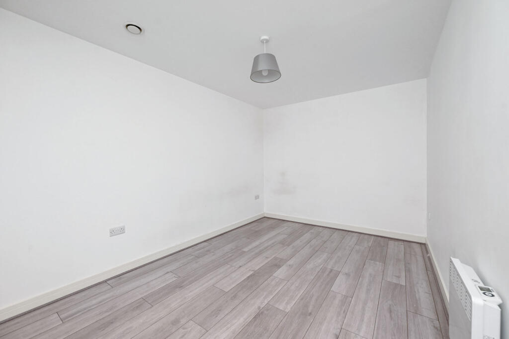 Apartment in Basingstoke and Deane, Kings Furlong - View 5