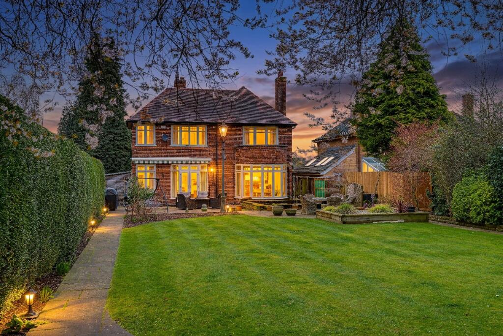 Main image of property: Sutton Passeys Crescent, Nottingham, NG8