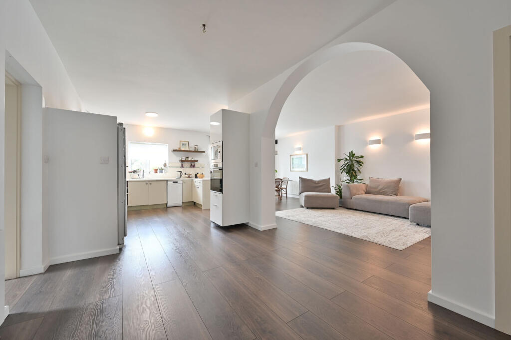 House in Harrow - View 4