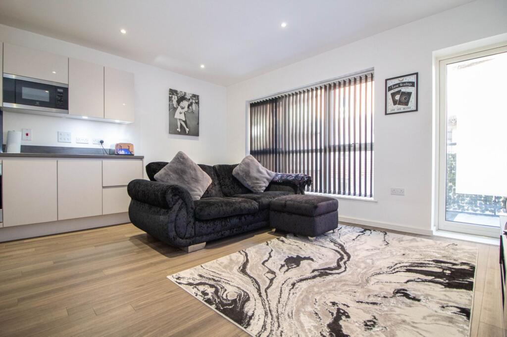 Oxhey Drive, South Oxhey, Watford, WD19 photo 5