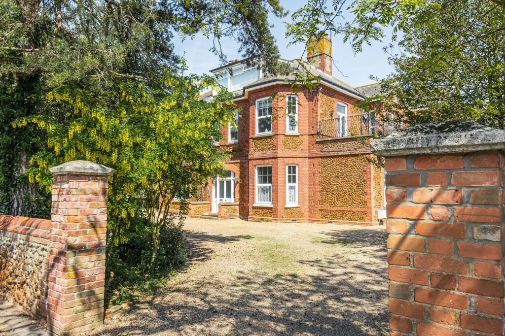 Main image of property: One Bedroom Modern Apartment in Hunstanton