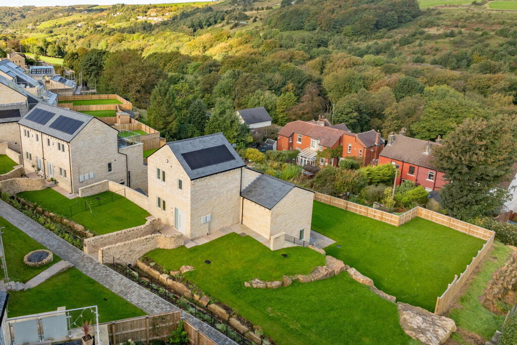 5-bed detached on Lower Wood Court, Slaithwaite, Huddersfield, HD7 5FU, £695,000