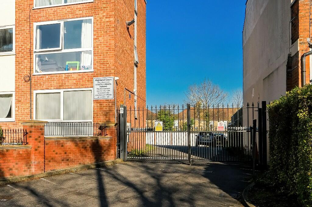 Gordon Road, London, E18 photo 2