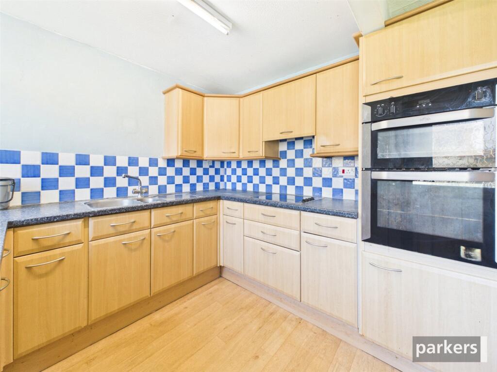Odiham Avenue, Caversham, Reading, Berkshire, RG4 photo 3