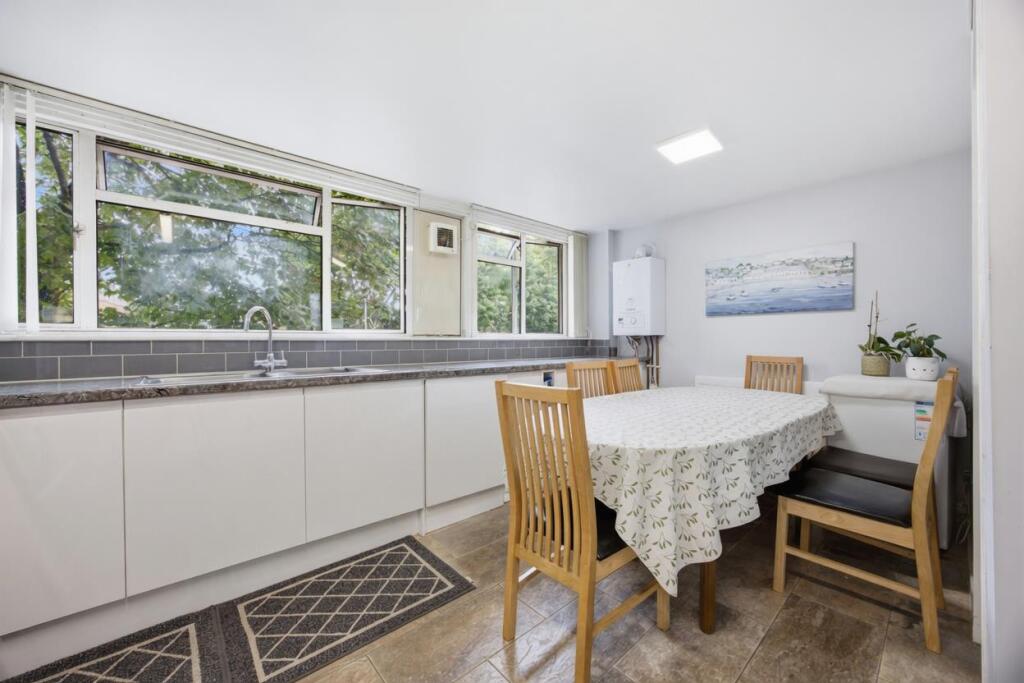Apartment in London, Yiewsley - More