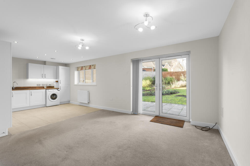 Radcliffe Close, Flitch Green, Dunmow, Essex, CM6 photo 4