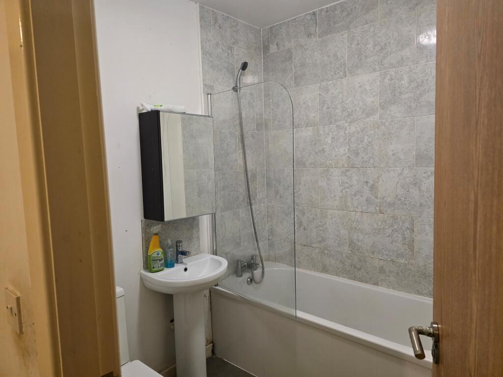 Apartment in Bradford, West Yorkshire - View 2