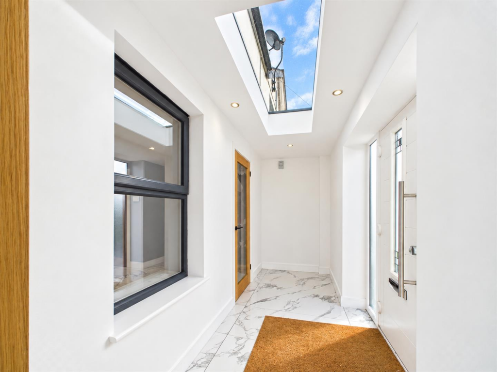 House in Gloucester - View 4