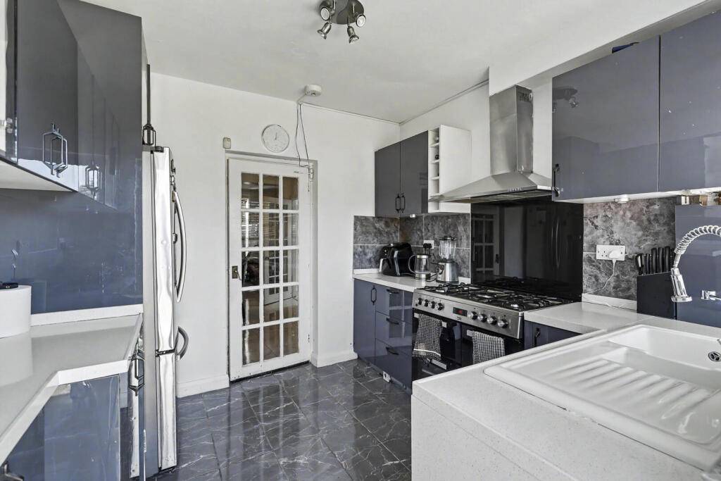 House in Enfield, Enfield Highway, Ponders End - More