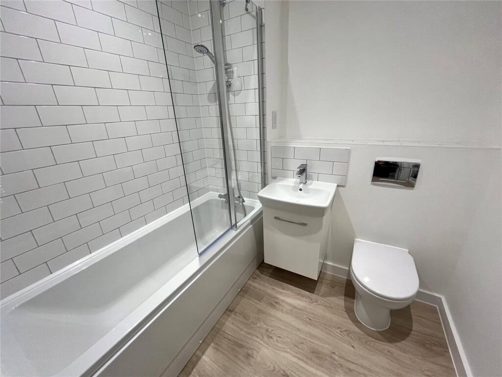 Apartment in Birmingham, West Midlands - More