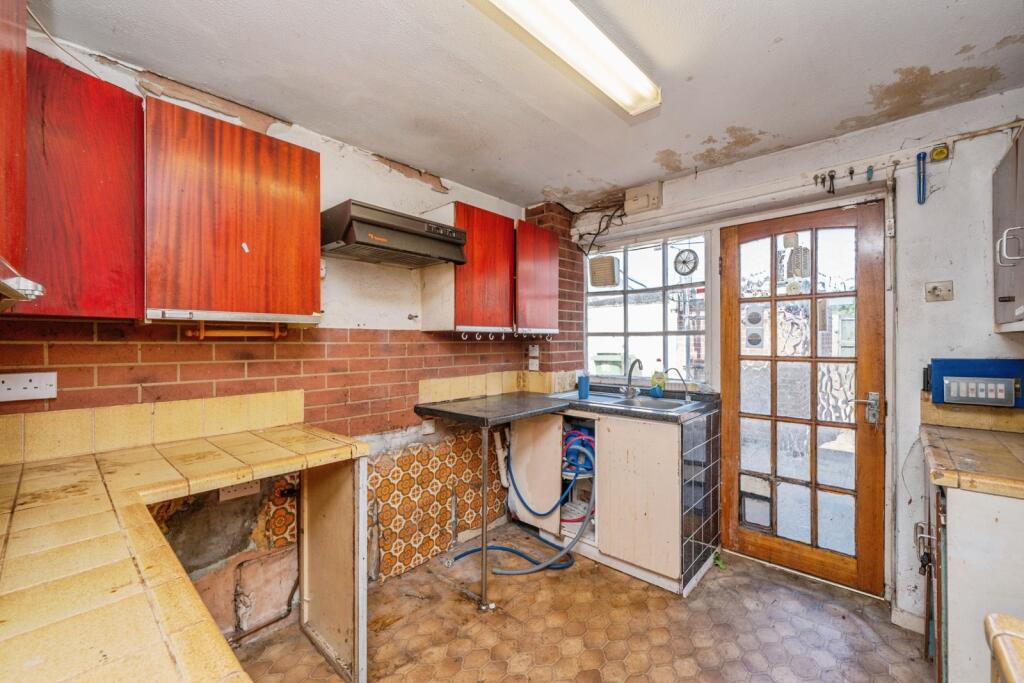 House in Tamworth, Staffordshire - More