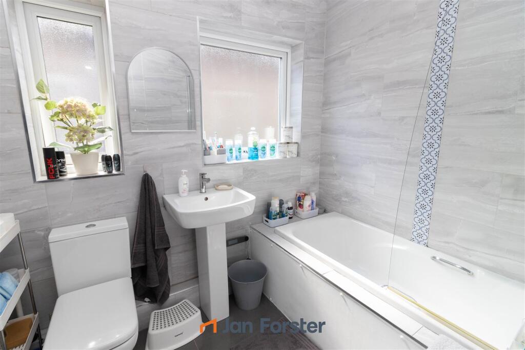 Apartment in North Tyneside, North East - View 5