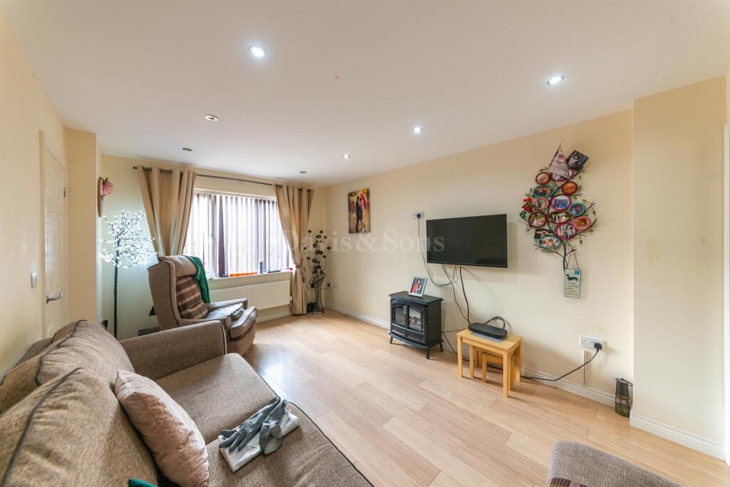 Woodside Walk, Wattsville, Cross Keys, Newport. NP11 photo 2