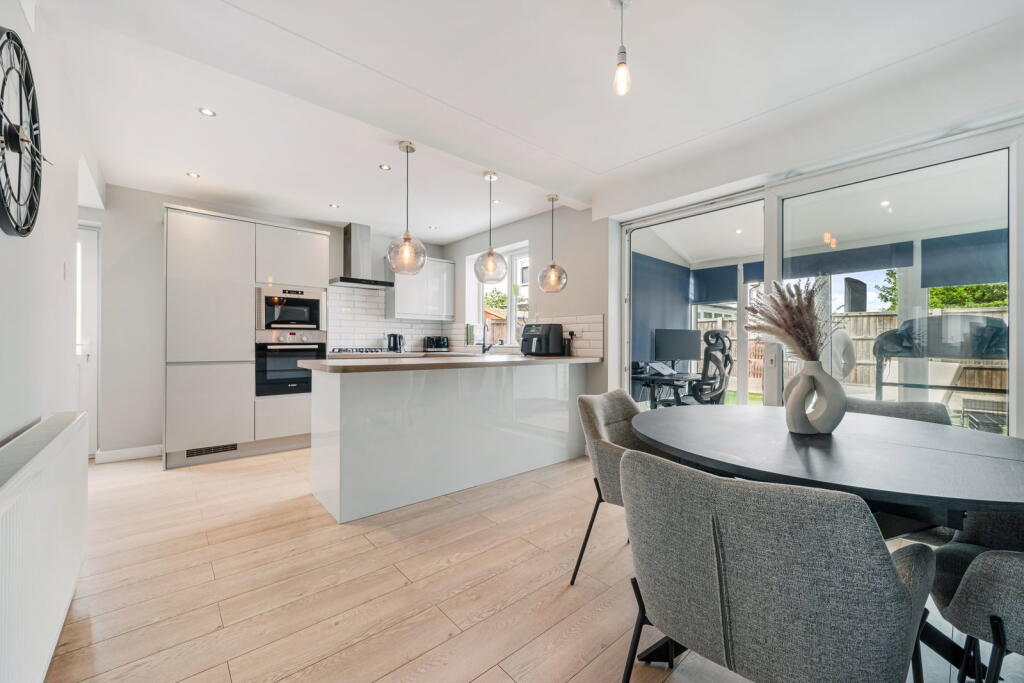 House in Pensby, Liverpool City Region - More